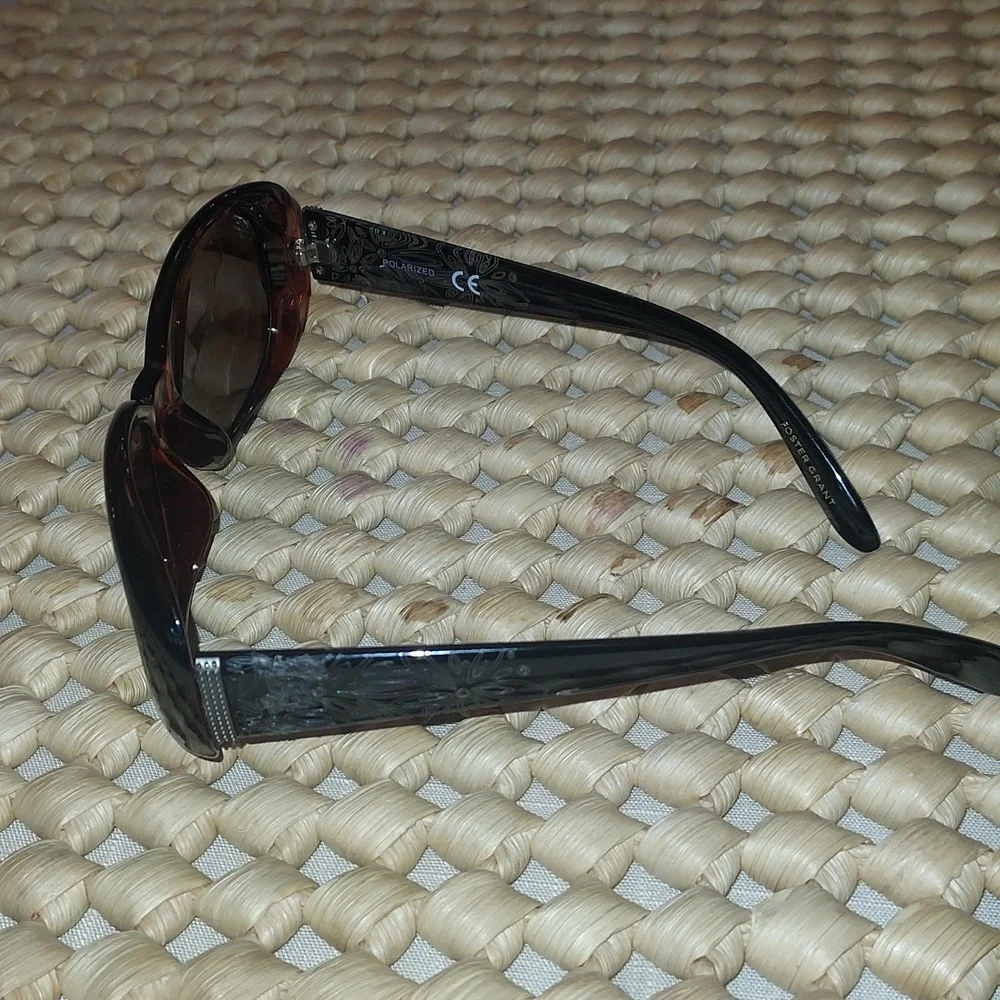 Foster Grant Maya Sunglasses - Picture 2 of 12